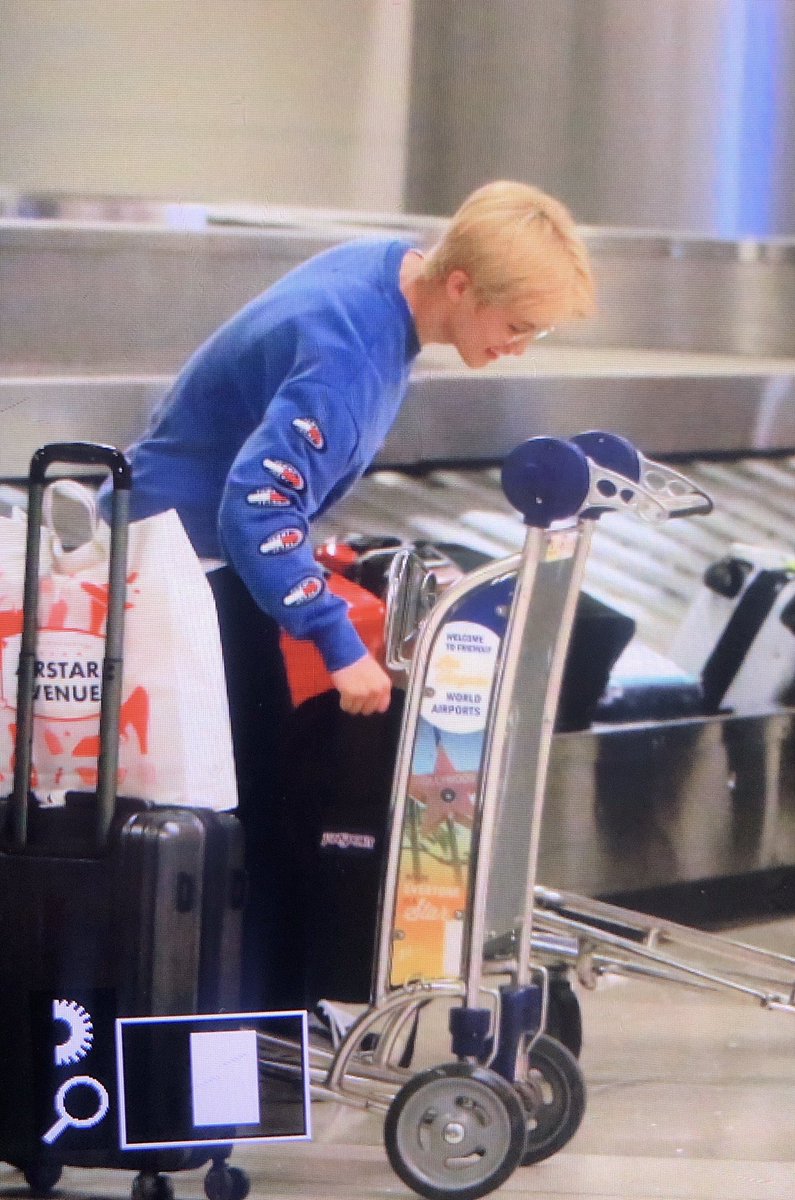 nctmarkcom's tweet photo. 190530 LAX #MARK #NCT #마크 https://t.co/AY9FPHzNEn