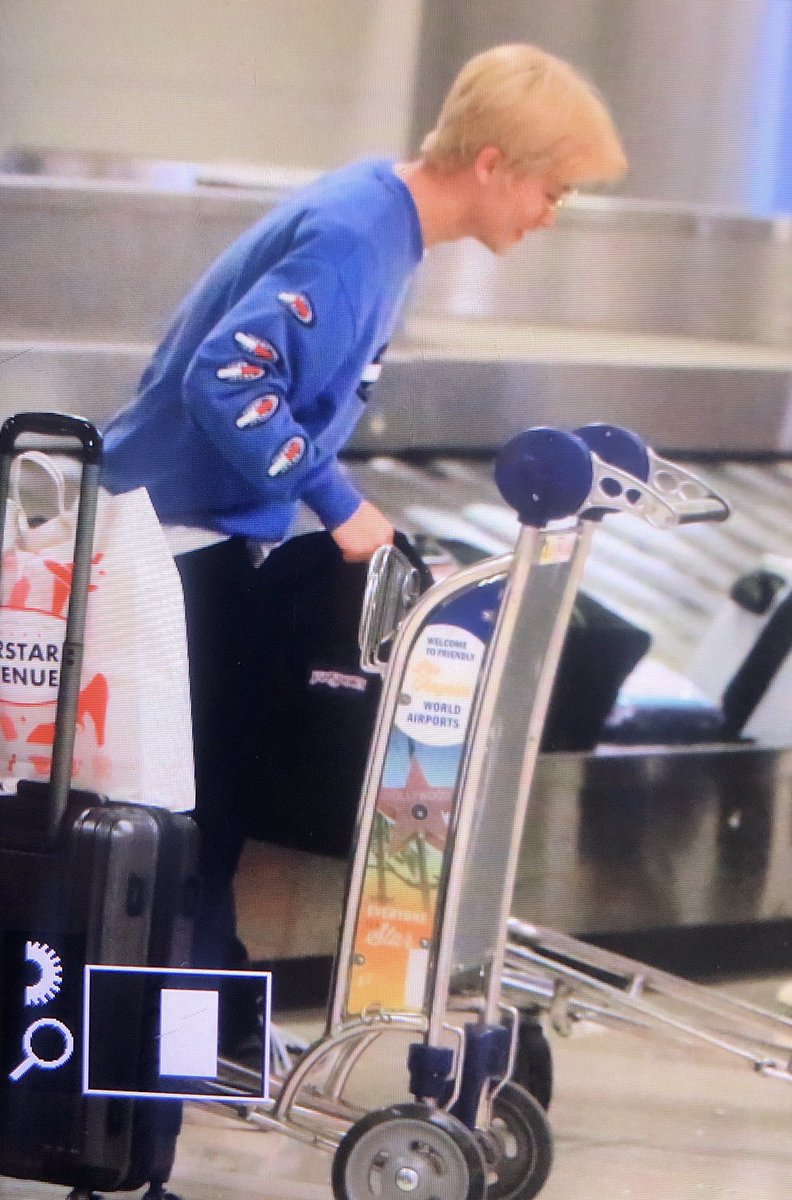 nctmarkcom's tweet photo. 190530 LAX #MARK #NCT #마크 https://t.co/5shlV6hGSC