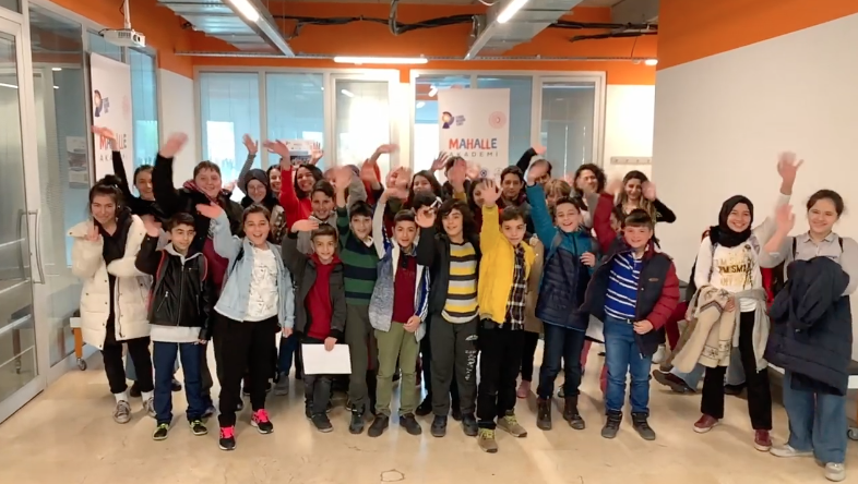 istkaorgtr's tweet photo. Başakşehir Kaymakamlığı'nın Ajansımız desteğiyle kurduğu @MahalleAkademi‘de 12-15 yaş arası çocuklarımız potansiyellerini keşfediyor. Kodlama-Elektronik-Prototipleme-Tasarım atölyelerinde faaliyetler sürüyor. #İSTKA @IAUKampus @Basaksehir_Mem @TC_istanbul 
https://t.co/imeOnt2BbR https://t.co/Ufg60KQtJp