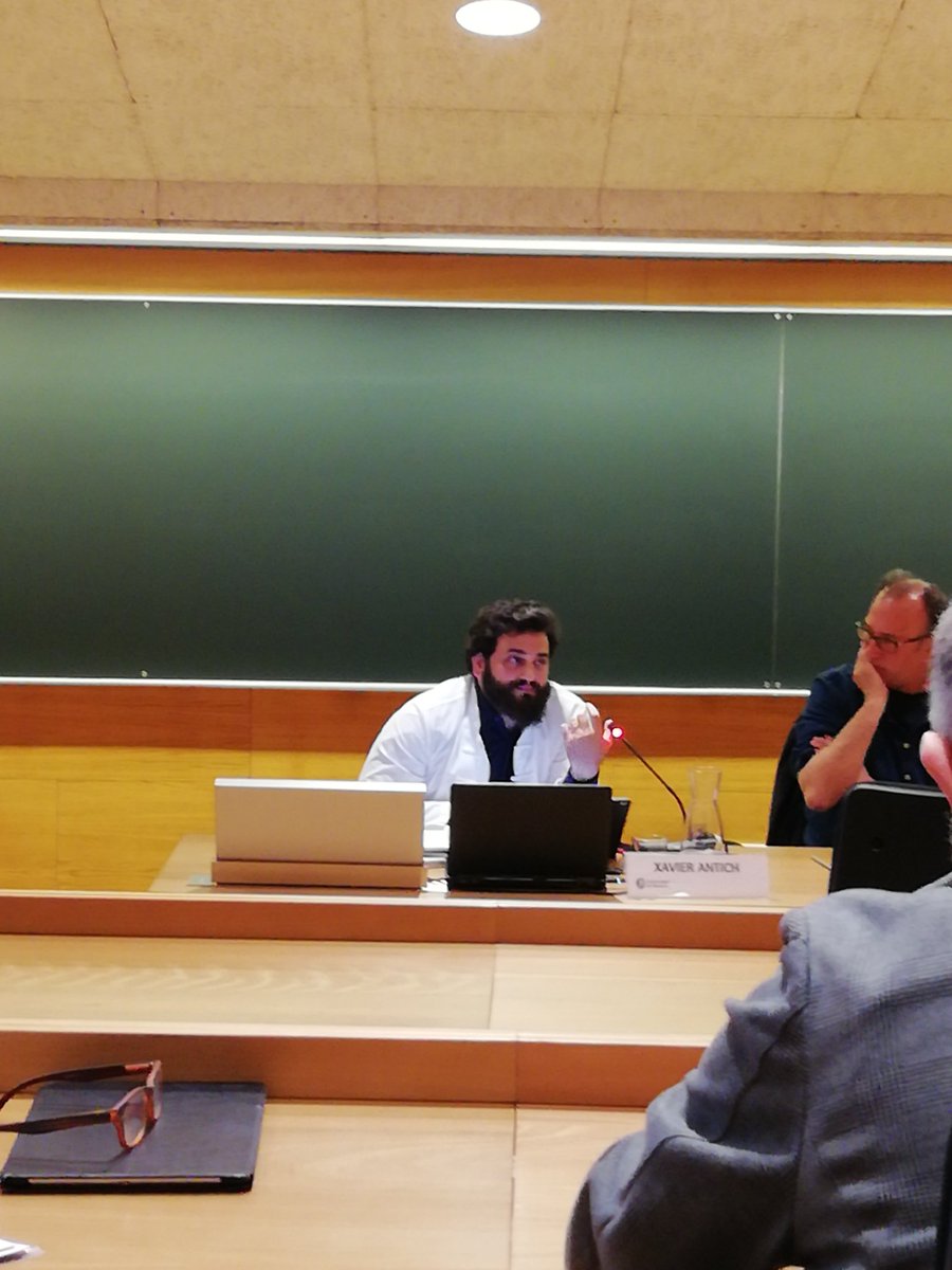 geac_unav's tweet photo. Seguimos!

@jantonsa y Xavier Antich nos hablan de carteles y muros en Tàpies. Diferentes perspectivas dialogando en torno a diferentes producciones artísticas de un mismo creador.
#artecomoexperiencia https://t.co/P2aRvN5khu