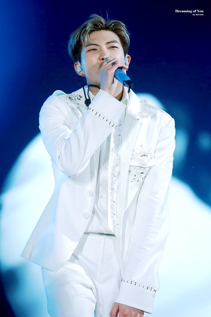 KlMNAMJON's tweet photo. RMPICS_twt :190512 LY:SY tour in Chicago D2
📸 cr. HALLUCIN8_0912 #RM 💙
#BTSatSoldierField_D2 BTS_twt https://t.co/khwIWYI8in
