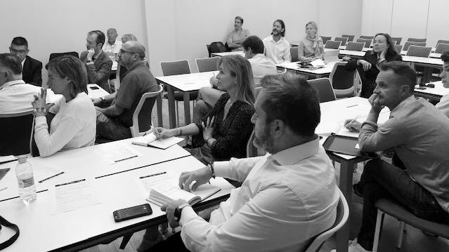 Analiza el interés de tus #backers potenciales en un mapa de empatía por el proyecto a lanzar. Las motivaciones y frustraciones de su día a día son claves en tu campaña de #crowdfunding #rawcrowdfunding