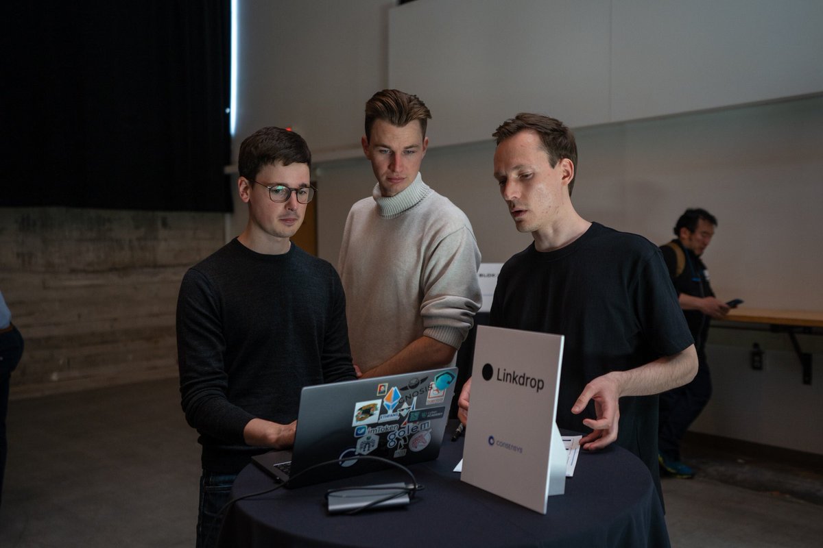 Congratulations to our very own @LinkdropOrg of the MetaCartel in finishing @ConsenSysVC over the last 2 months 🔑📲💸

Bright things for the team ahead 🦅
<a href="/Gustav_tech/">Gustav Tech</a> 
<a href="/artignatev/"></a> 
@dobrokhvalov 
@nadannlos