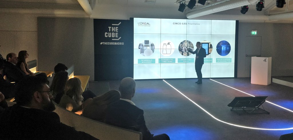 #fabricainteligente #ibmindustria40 #thecubemadrid @loreal_es <a href="/Mocquant/">BeNoiT moCqUaNt</a>, Director de la Fábrica de Burgos, destaca la importancia de la agilidad de las operaciones en fábrica, la gestión de los datos y la personalización