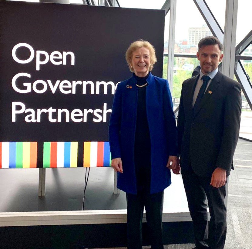 Ian Devlin, DPER, with former President Mary Robinson at the #OGPCanada Global Summit. Speaking on the importance of diversity, Mrs Robinson said "When you have the power to make space for a younger woman, an indigenous woman or a grassroots woman, you should do so.#BreaktheRoles