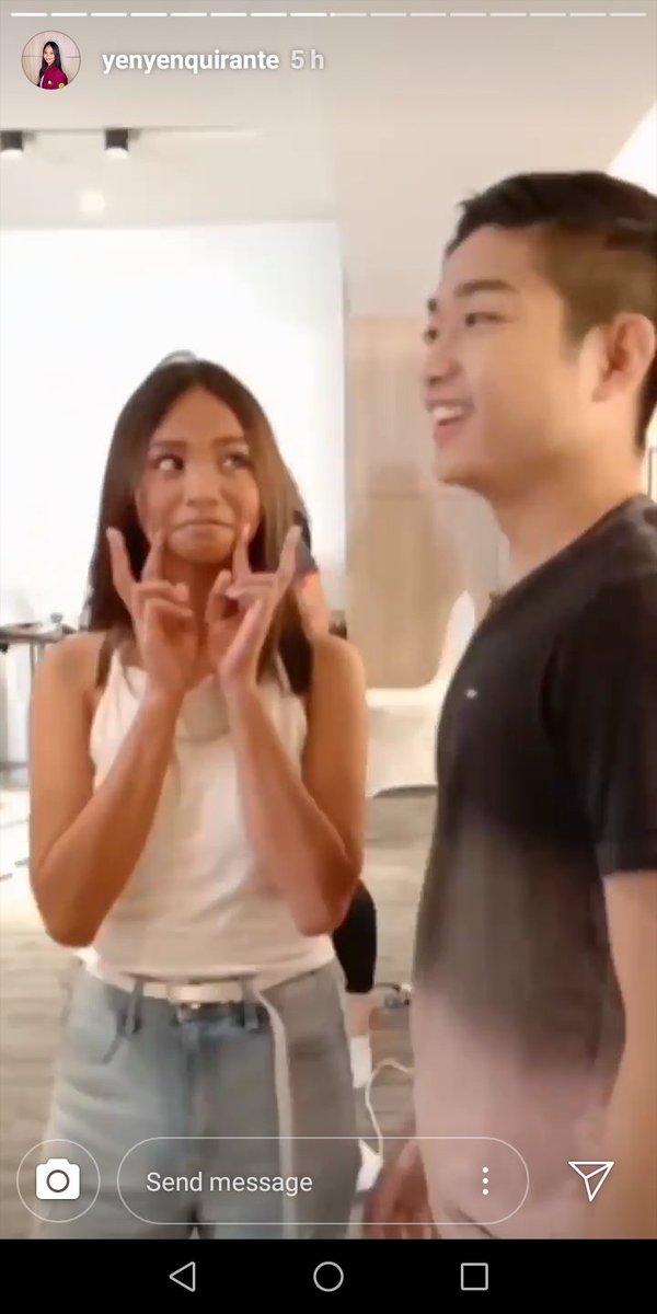 TeamShoichi's tweet photo. Ayses! Naka highlight yung video na kasali si shoichi and anong klaseng tingin yan Yen?, ikaw yen ha!! Awieeee keneleg nenemen se eke kanina!!!, lalo na yung liveeee, ily ShoiYen!!! 😘 😍 ♥️
#SHOIYENTogetherAgain
#SHOIYENisREAL
#LDRnoMoreSHOIYEN @Shoichi_Oka1026 @yenyenquirante https://t.co/kx1NyKpfP9