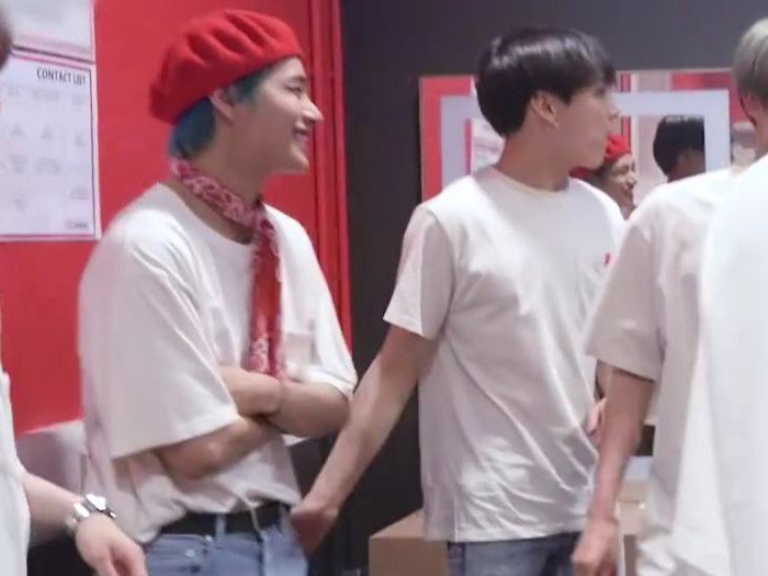 AbdUhaila's tweet photo. I missed them 😍💜💜 
Vkook _ taekook 
I hope them will be alwsy fine and good i like the is couple really 💜💛 .. i trus them ... good luck 💙❤💚💛💜🖤💝💟💞
#vkook #taekook 
@BTS_twt https://t.co/4QHcypwKLp