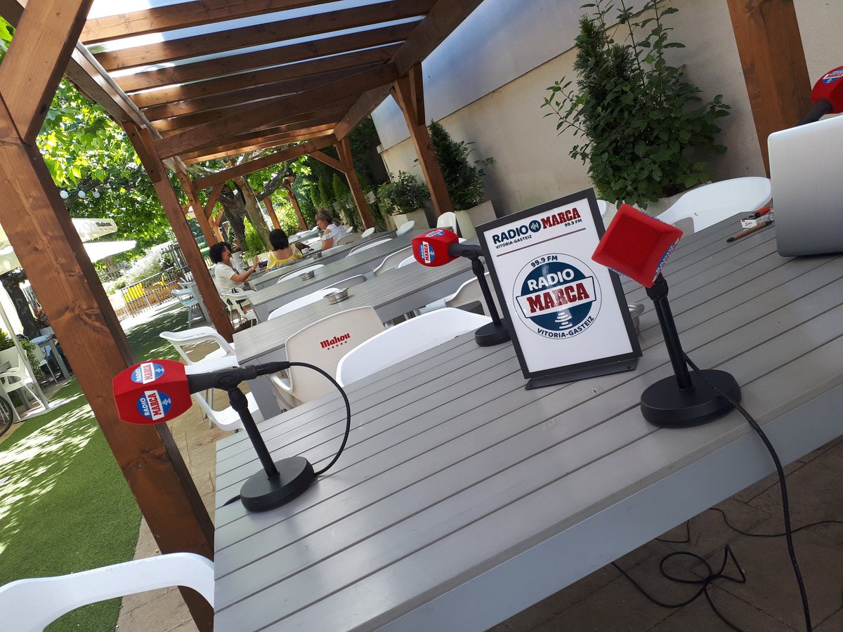 ON TOUR!!

Hoy terraceo en @10Gibajas 

➡️13:00 ⚽️⚽️⚽️ #Alavés 
            🏉🏉🏉 <a href="/GAZTEDI_RUGBY/">GAZTEDI RUGBY</a>

➡️14:00 🏀🏀🏀
      La tertulia de #Baskonia
     <a href="/javidomaica/">Jota Domaica</a>
     <a href="/pimpokike/">Kike Gª de Garayo</a>