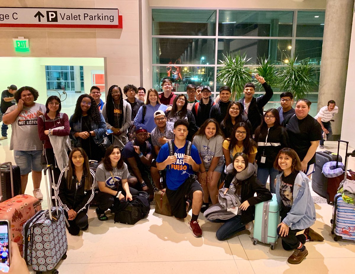 MrsXaggy's tweet photo. ⁦@GPHSGophers⁩ ⁦@gphs_choir⁩ ⁦@sandradavis2013⁩ Our GPHS Gopher Choir is off to NYC! 🎼💙✈️ https://t.co/OIKzMJPI6x