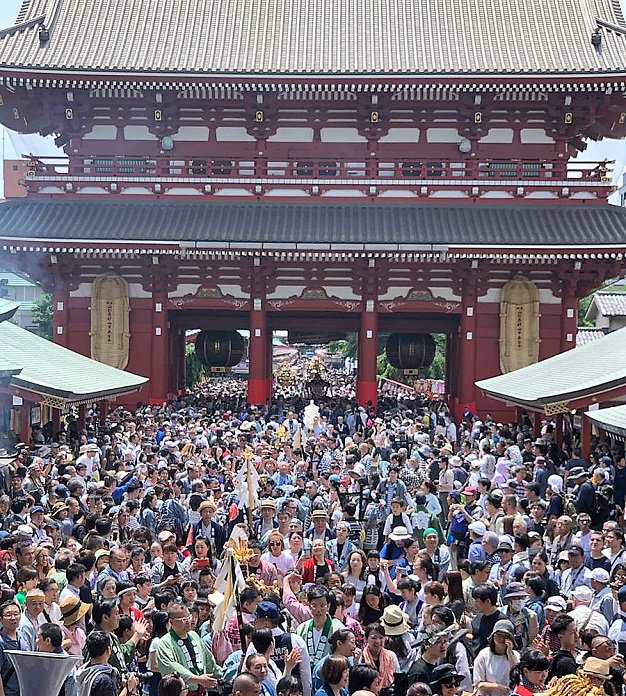FonRentalWiFi's tweet photo. What was great in Japan in May?
For festive Japanese energy & experience, the annual Sanja Matsuri in Asakusa in Tokyo was just awesome!
Want your own internet access 24/7, whenever, wherever you are in Japan? Visit us at https://t.co/02JYD92Wgc for #wifieverywhere #wifijapan https://t.co/e33SMvuFb4