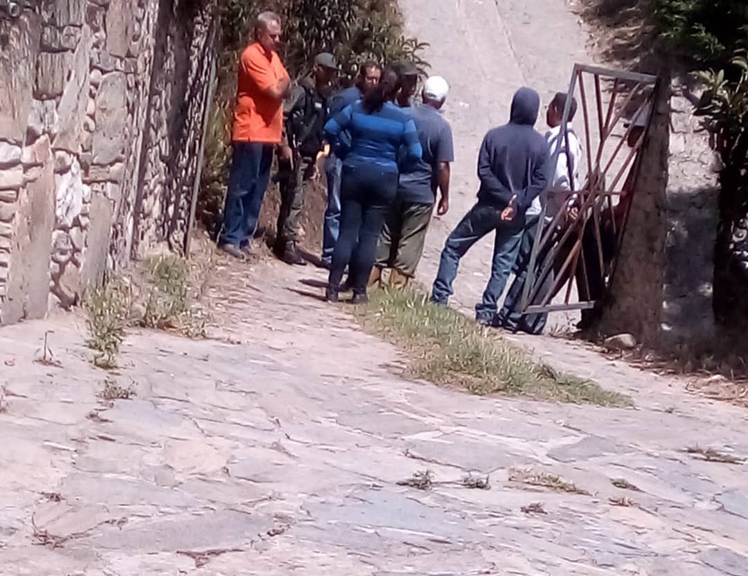 sunepinparques2's tweet image. Destruyen El pulmón d #Caracas Por 2flancos PODER DESTRUCTOR d Ventel a través d Alfamaq  1- #Galipan donde atropellan a sus pobladores y talan árboles 2-En Loma del Muerto cerca del #Cortafuego #LomaDelViento Teleférico d Carga con carretera ilegal #PNAvilaSOS @ChuoTorrealba