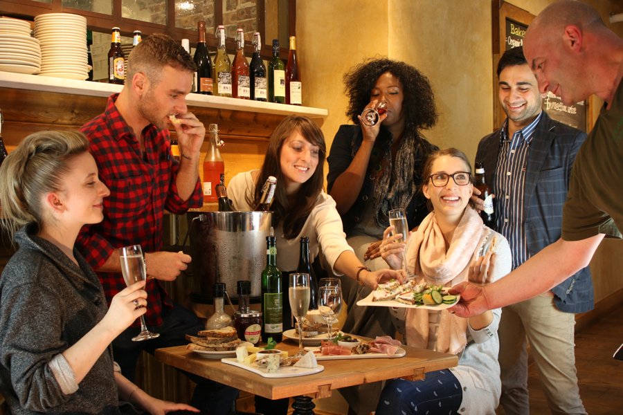 Ne vous inquiétez pas de la nourriture pendant une réunion ou une fête. Laissez-le nous et savourez un repas frais et bio. #lpqweekends #startfresh