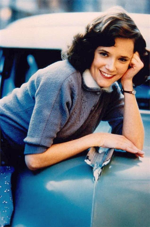 Happy Birthday to Lea Thompson who turns 58 today!  Pictured here in Back to the Future (1985). 