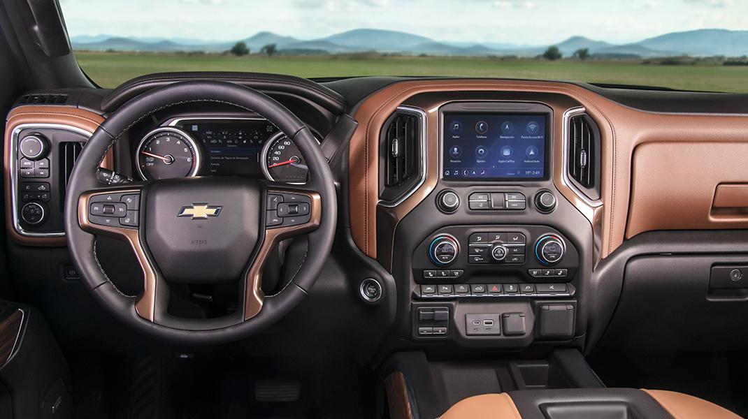ChevroletMexico's tweet photo. Con su envidiable potencia de 420 HP, #ChevroletCheyenne High Country es la máxima exponente de un legado de poder. 👊 https://t.co/BWWeGBkHE9