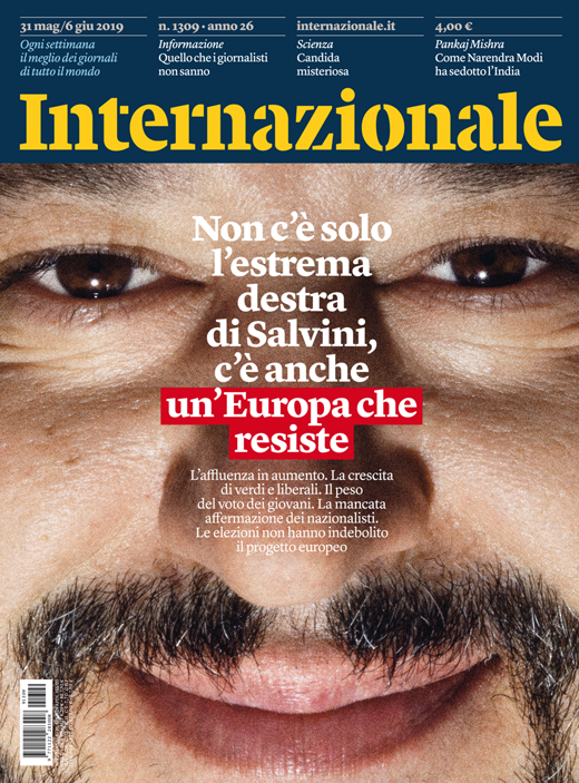 pcavorsi's tweet photo. IN EDICOLA! #Comprami… @giannigipi L’ultima copertina di @Internazionale https://t.co/BBM3crT0tQ