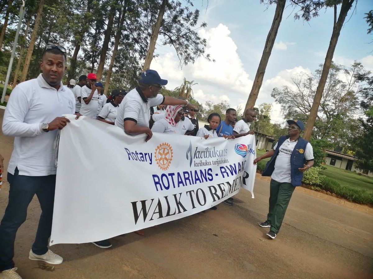 Laying of wreaths by members of @Rotary and @Rotaract in memory of the victims of the 1994 genocide against the Tutsi in #Rwanda. #Kwibuka25, #ServiceAboveSelf