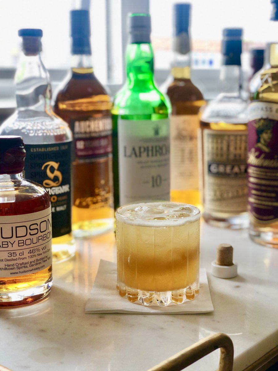 Hello Friday, welcome to the weekend and our drinks list, the Penicillin
.
A delicious whisky cocktail with  ginger, honey, lemon and a head of smoky Laphroaig, to finish this off 😋

#penicillin #whisky #cocktail #drinks #cocktails #friday #friyay #cocktaillovers #drinks