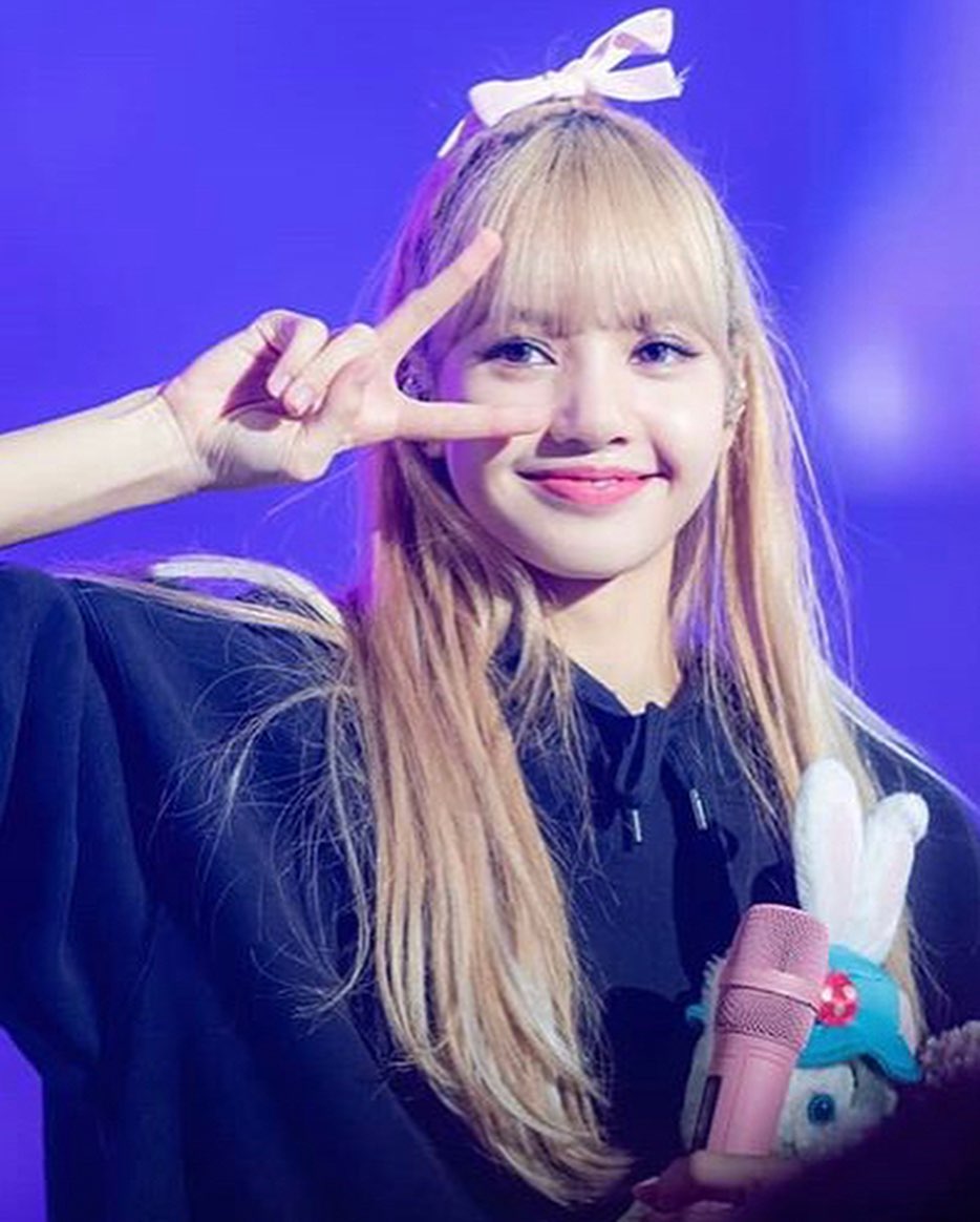 _jenniechanel's tweet photo. 'You always gain by giving love'

I love you Ms. Manoban✨

#AlwaysStayWithLalisa https://t.co/LagI3m4Fd5