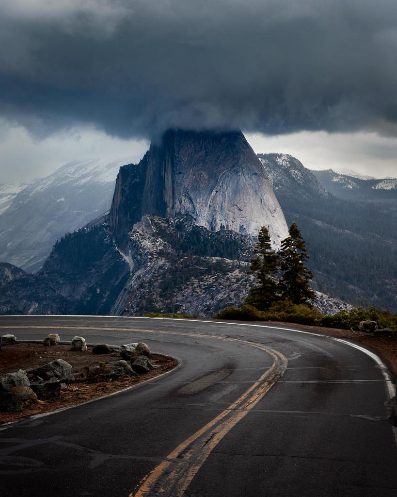 photosocool's tweet photo. ITAP of Half Dome https://t.co/anOUqDU9xg