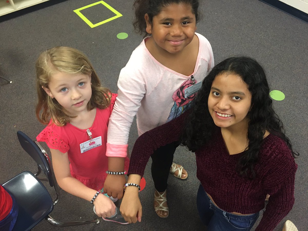 emilyfranESL's tweet photo. Today was our last visit with our #SpanishImmersion reading buddies at @wmirvinelem 

We had a great time this semester engaging with 1st graders and encouraging them to value and appreciate home language! 

#Spidersimpact 💛🕷🌎🤗 https://t.co/WEV9gkSM77