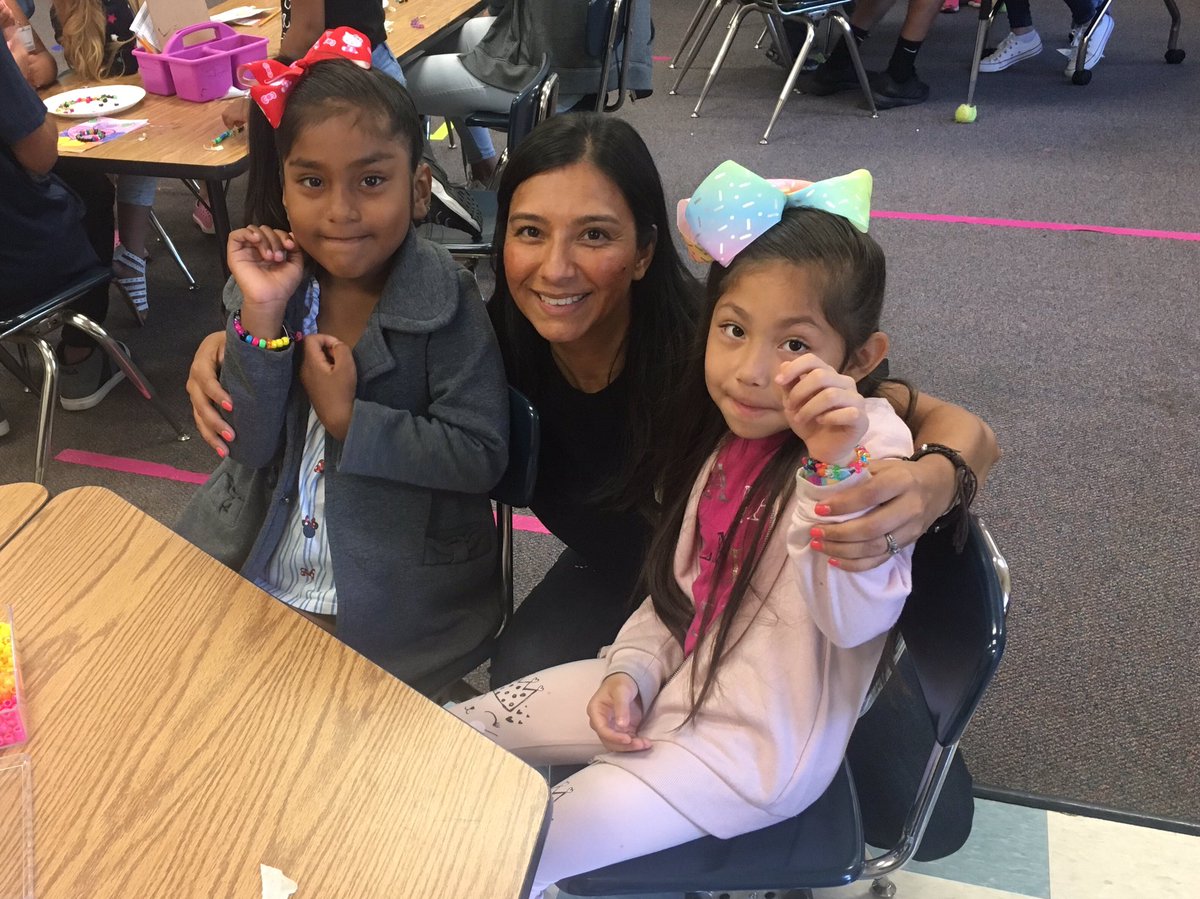 emilyfranESL's tweet photo. Today was our last visit with our #SpanishImmersion reading buddies at @wmirvinelem 

We had a great time this semester engaging with 1st graders and encouraging them to value and appreciate home language! 

#Spidersimpact 💛🕷🌎🤗 https://t.co/WEV9gkSM77