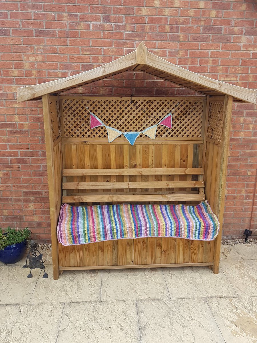 leo181711's tweet photo. Finished the blanket!!!! Looks fab on the arbour, just need some sunshine now #Attic24 #HydrangeaBlanket #Heirloom #WhatToMakeNext https://t.co/Sg8cnDP997