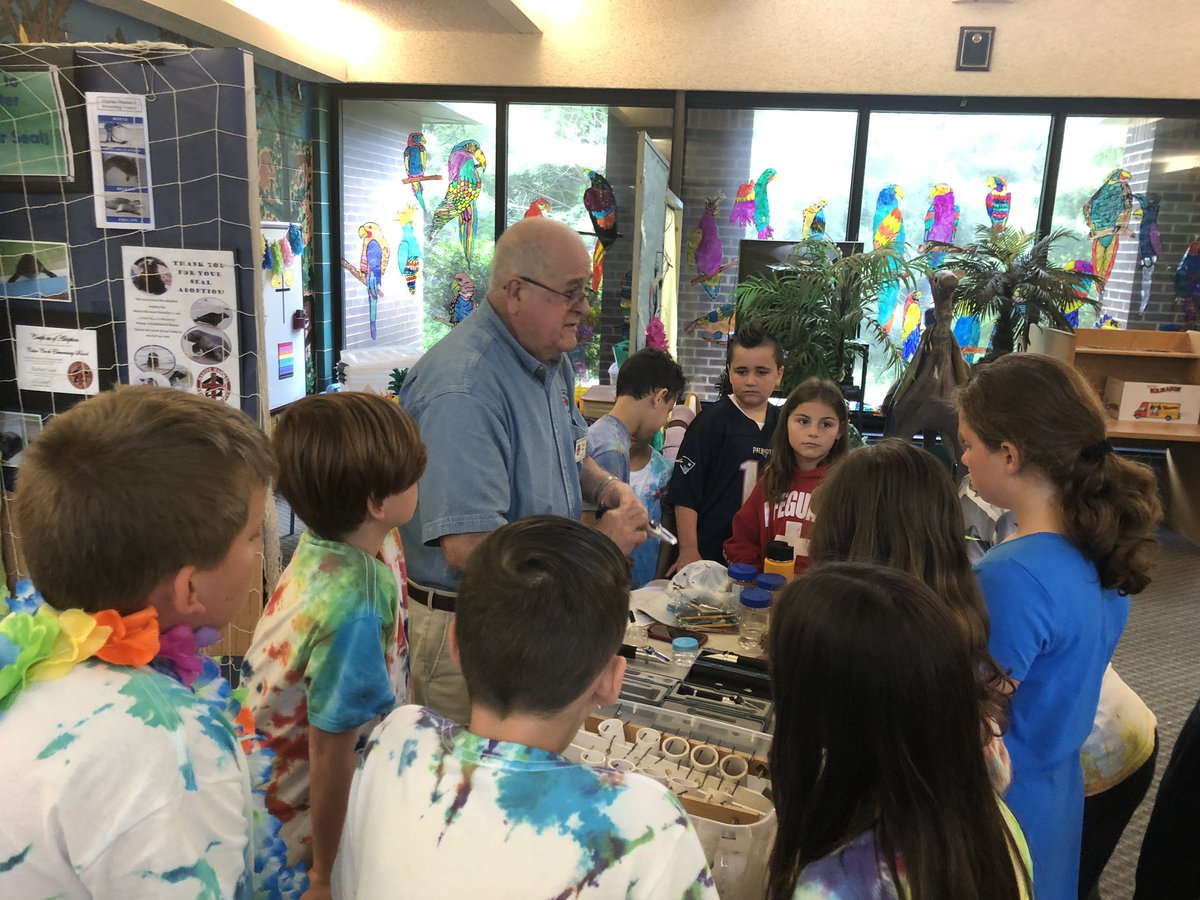 SMorris4375's tweet photo. Re-clam the Bay is here sharing their expertise with our 4th graders for MARE week!  @CCSPrincipal @jdonohueltsd #laceypop https://t.co/CKLnJYq4Kh