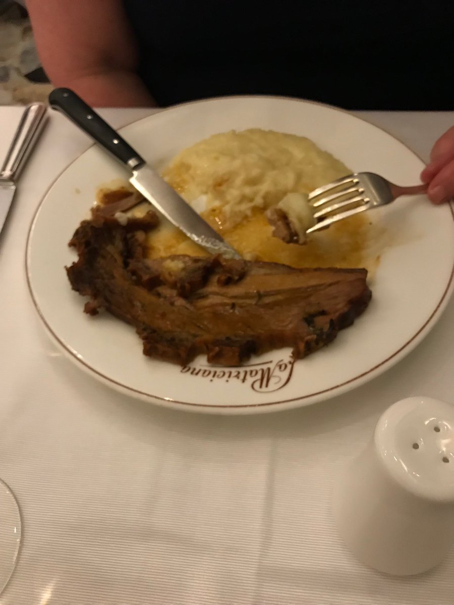 Mangiare Roma
 
arrosto di vitello con purè di patate
 
roast veal with mashed potato