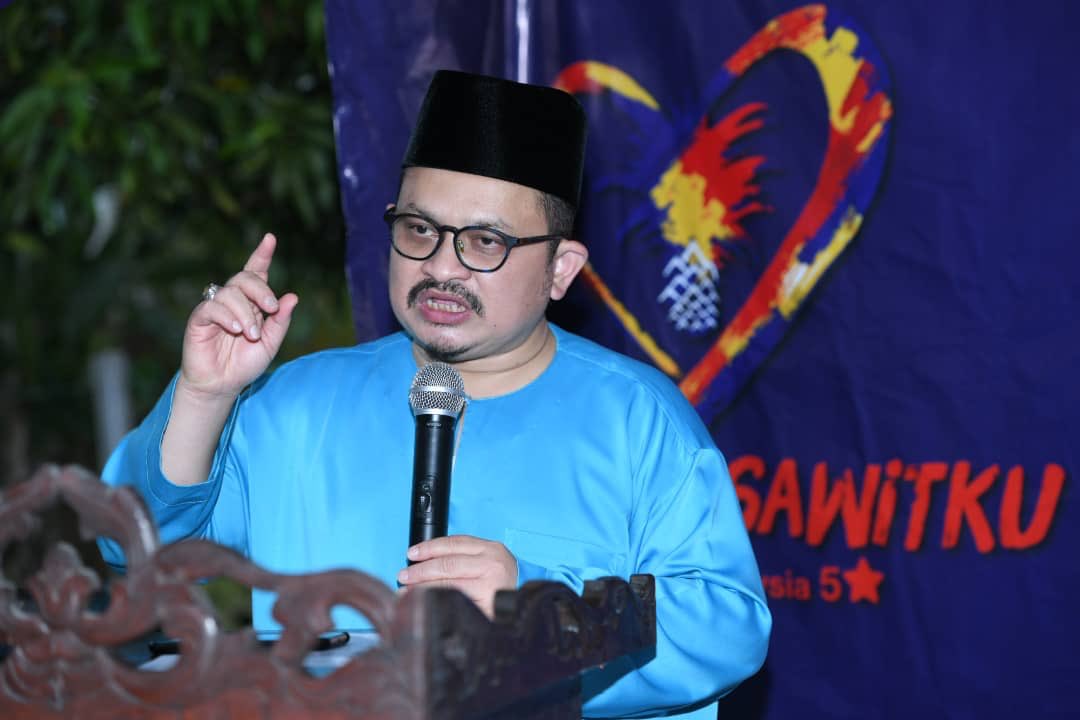 mpob_tweets's tweet photo. #photocoverage Dialog Pekebun Kecil Sawit dan Majlis Berbuka Puasa bersama YBTM Industri Utama. Turut disampaikan Skim Pinjaman Mudah Tanpa Faedah sebanyak Rm 100,000.00 kepada dua buah Koperasi Penanam Sawit Mampan (KPSM) iaitu KPSM Segamat Berhad dan KPSM KualaLangat Berhad. https://t.co/G2TCSZvLRd