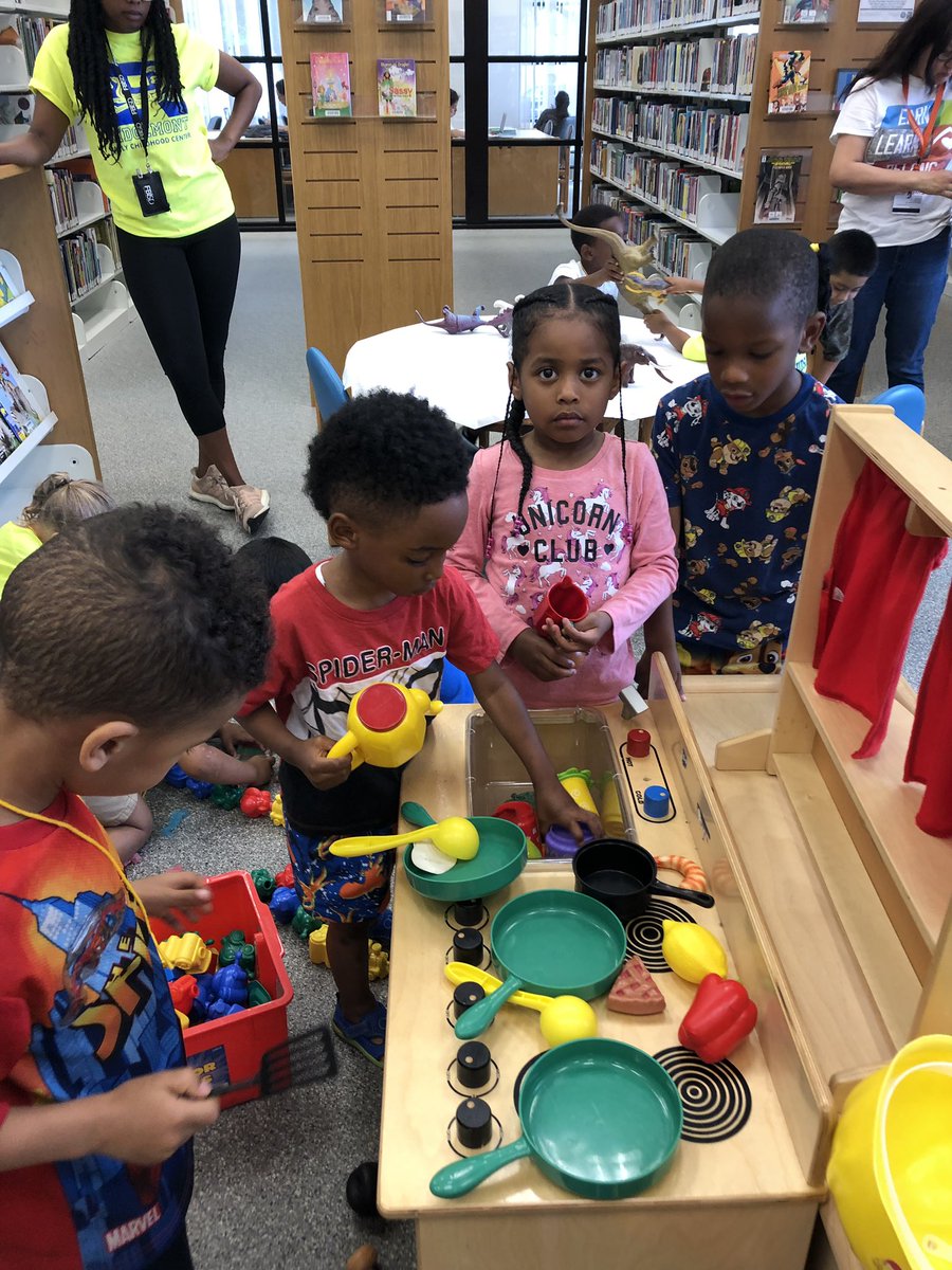 Prek_Kallie's tweet image. @_earlyliteracy last day of enrichment #growingreaders #houstonLibrary #lovemystudents