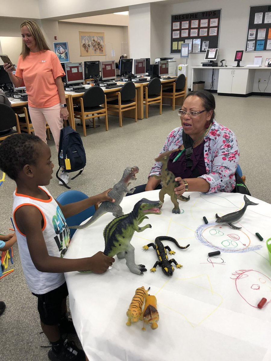 Prek_Kallie's tweet image. @_earlyliteracy last day of enrichment #growingreaders #houstonLibrary #lovemystudents