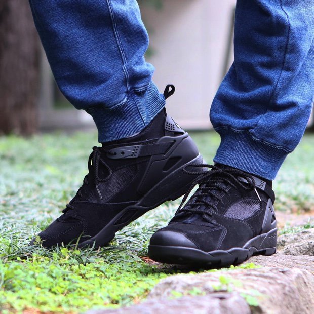 nike acg air revaderchi triple black