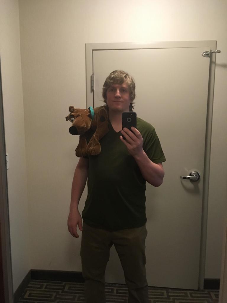 SofiBauer182's tweet photo. "[Self] Shaggy and Scooby for Denver Pop Culture Con" #cosplay por mateo360 https://t.co/nO1OThkcA6