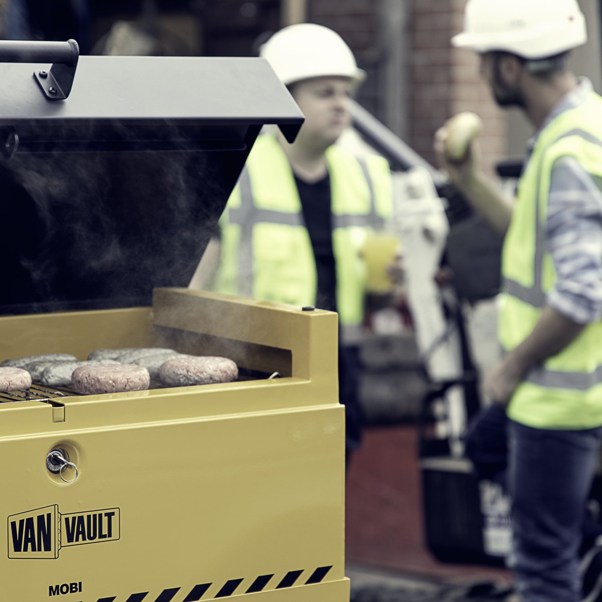 VanVault's tweet image. There's always time for food when it's #NationalBBQWeek. Get your grill on while you still can and don't forget to store and secure what's important to you with #VanVault.
#ToolSecurity #Tradesman #VanSecurity #Storage #Toolbox #BBQ #GetTheGrillOn