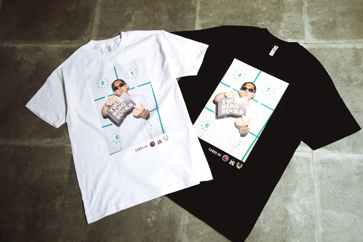SABRE_JPN's tweet photo. ラッパー、FEBBのフォトTシャツが本日より販売開始！WHITE＆BLACKの2カラー＆M/L/XLサイズ展開、公式WEBストアを今すぐチェック✔  https://t.co/Zbdqbfr0cD
・ 
・ 
#febb #flashbacks #フラッシュバックス #cracksbrothers #YOUNGMASON #WDsounds #FALSECRACK #DAWGMAFIAFAMILY  #ヒップホップ https://t.co/yW7n75KZW0