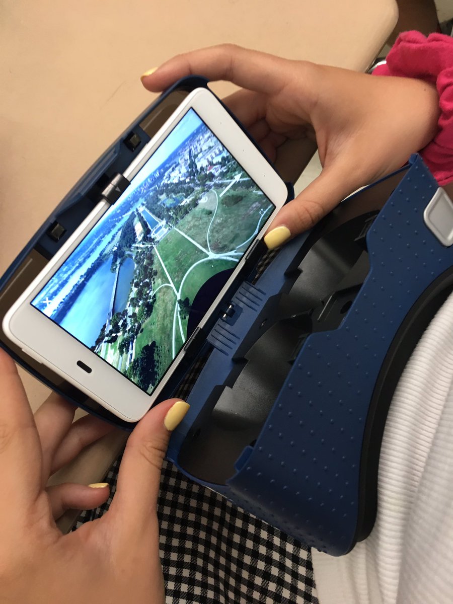 TriciaPohan's tweet photo. #❤️teachinginthemiddle @BlackRiverMS students are pre-viewing in VR what they will see next week in DC. Informed students are powerful! #WeareChesterNJ #googleexpeditions https://t.co/C8hZNDjn5Z
