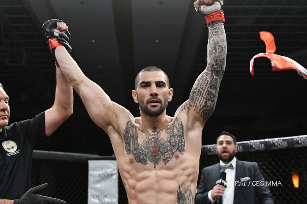 UltimateUFCNews's tweet photo. John Gotti III passing on big league opportunities ahead of UFC Fight Pass debut https://t.co/tWfvGDEjV0 https://t.co/LsCYE0oYd4