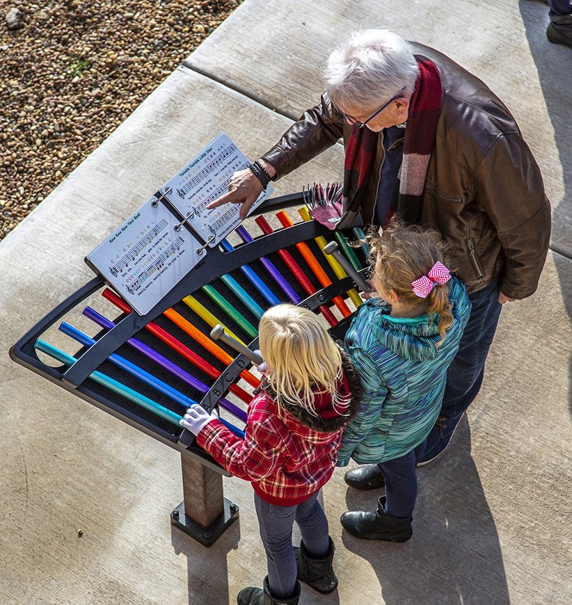 PlayCoreNews's tweet photo. Belle Plaine Elementary & their retired musical director, teamed up with @playandpark & @Freenotes to bring children an outdoor music space & new playground. Now there are many fun ways to learn, play, and be active! #FeatureFriday #PlayCoreNDS #NDSPlayOn #outdoormusic https://t.co/I3AHhWq85O