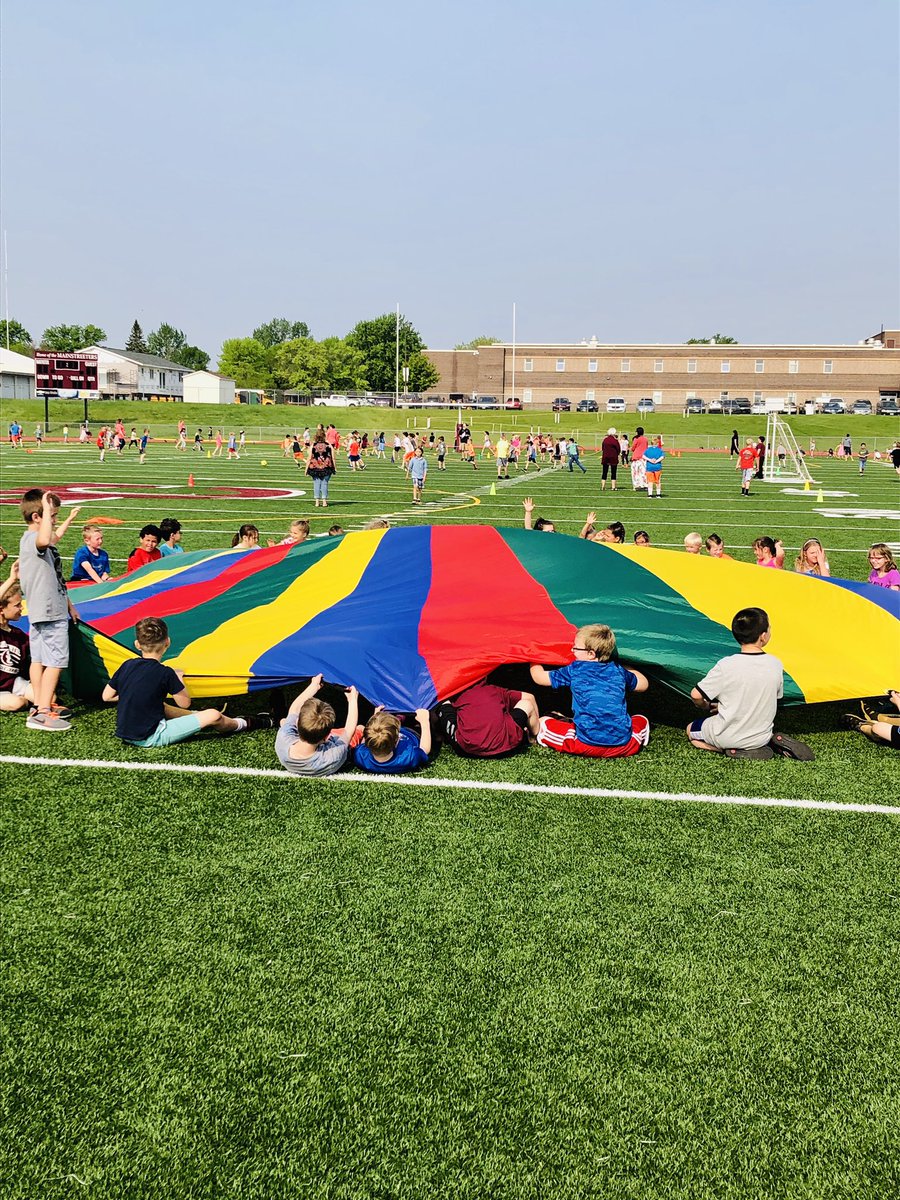 streeterpride's tweet photo. Beautiful day for Field Day!! Bring on summer and sunshine!☀️☀️ @middy_2 #JoyfulLeaders #kidsdeserveit #principalsinaction https://t.co/0owVhezrty