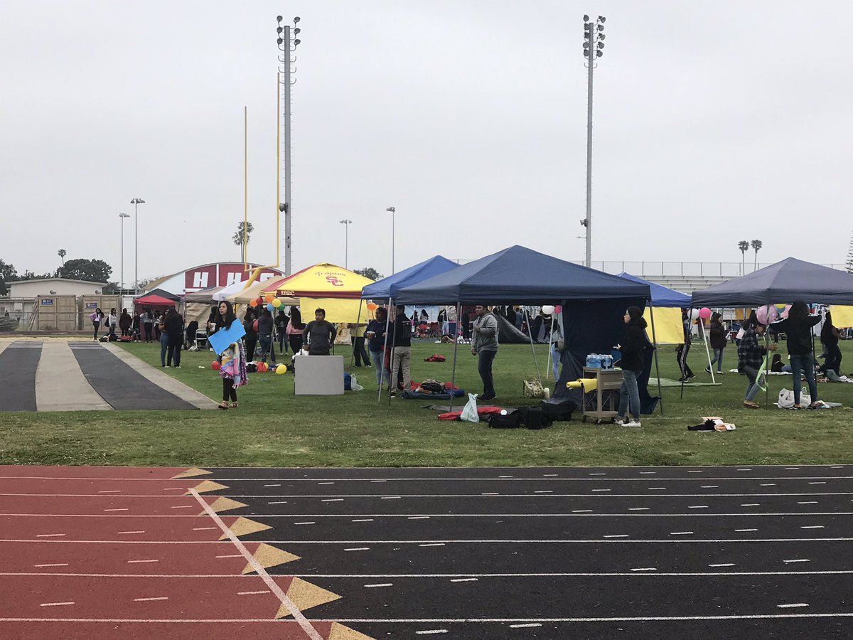 OxnardUnion's tweet photo. Our Hueneme students arrived bright and early to get ready for their literary and cultural fair! @HHSmaestra @hhs_viking @vcalderon1213 @proudouhsdsupt  @MsMarianneRamos #WeAreOUHSD https://t.co/WMkydBV4OC