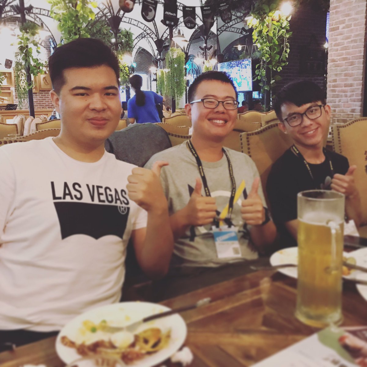 xadcarry's tweet photo. 這次沒人缺席了吧🤣 https://t.co/XrTsEvRlSn