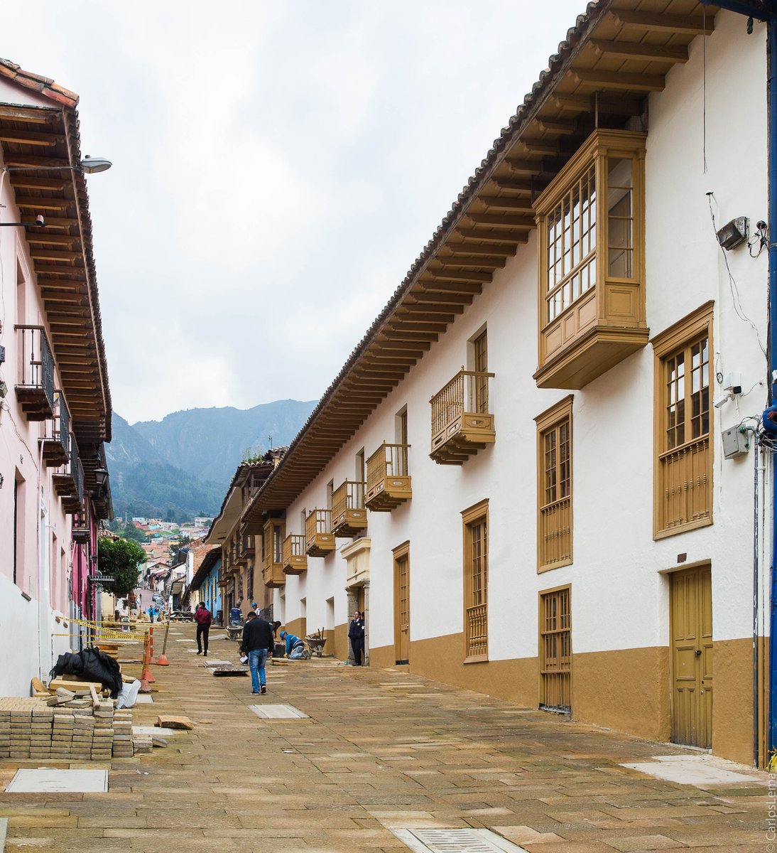 Patrimoniobta's tweet photo. El próximo 7 de junio, el @MuseodeBogota reabrirá las puertas de su sede principal, cuya fachada enlucimos recientemente. 
Bienvenid@s a partir del 7 de junio, en la Casa de los Siete Balcones (Calle 10 # 3-61). #BogotáTieneMuseo https://t.co/WHzCp7wop7