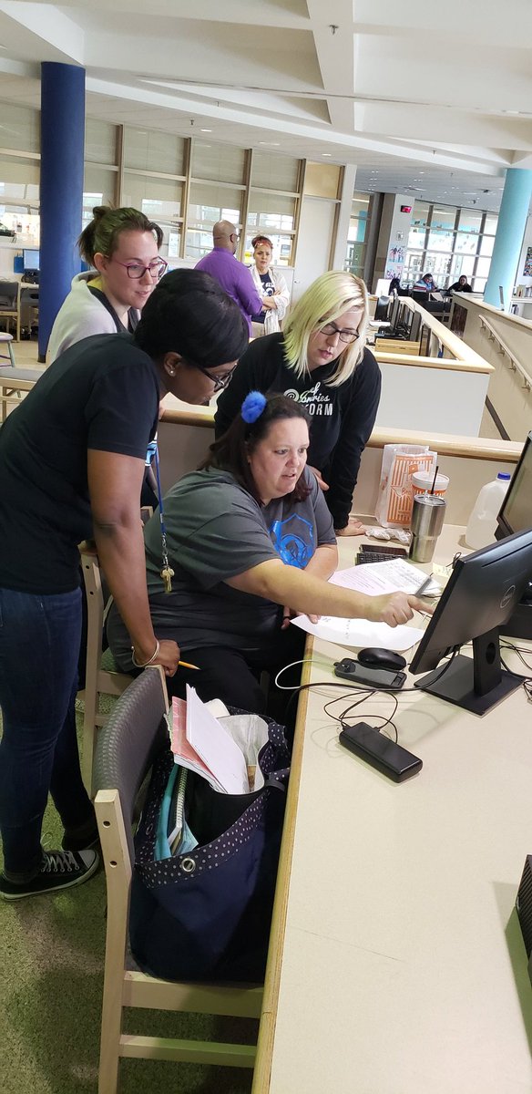 MrsLexiLiu's tweet photo. @ElsikHighSchool data divas digging deep @JabbaThaTutt https://t.co/asoIaua6x2