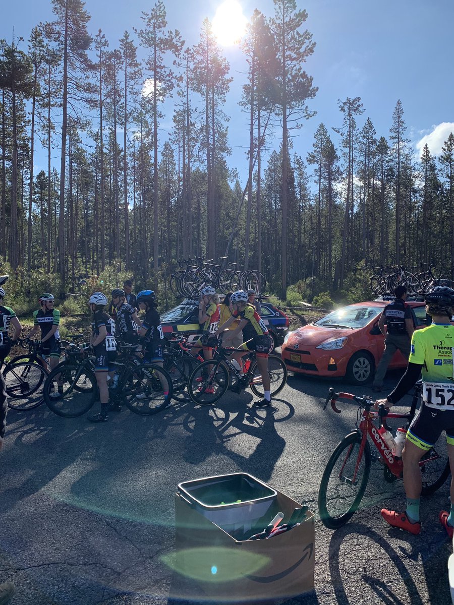 CascadeCycling's tweet photo. Women 3/4 and masters women are staging and getting ready for a beautiful 57 mile race! #cascadecycling
#cascadeclassic
@worthybrewing
@cascadecyclingclassic
@poweredbybowen https://t.co/PQvnUrJvHu