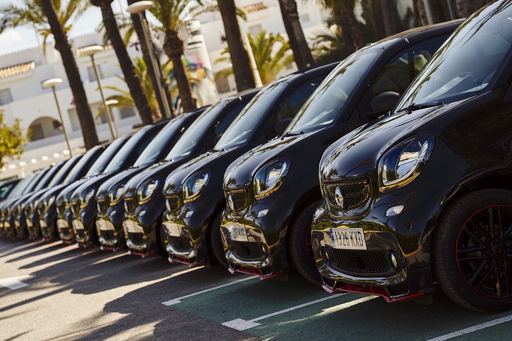 AutoGenial's tweet photo. El smart fortwo Ushuaïa es un coche eléctrico urbanita que paradójicamente apenas veremos pasar por la calle https://t.co/3WAKI2jUQs