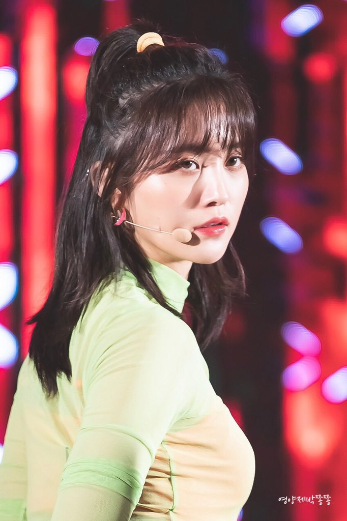 flw_jeongheart's tweet photo. 190524 협성대 축제
#정화 #박정화 #쫑쫑이 
#jeonghwa #parkjeonghwa
#EXID  
머리 잘 어울려용 촌예!!!☺️ https://t.co/7ZwlZReZuG