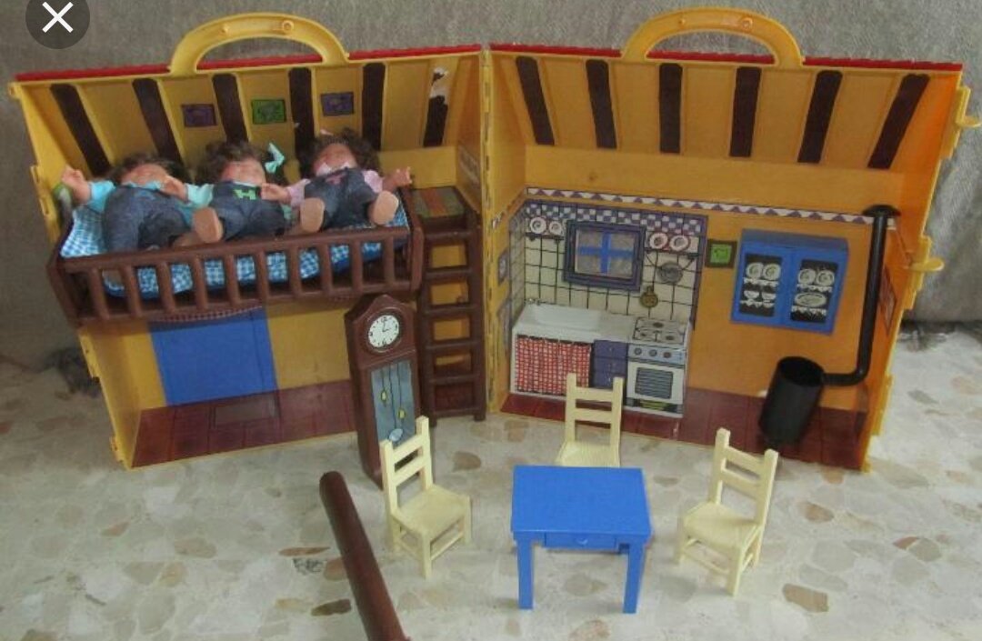 isapast0r_'s tweet photo. Sóc la única que tenia esta MERAVELLOSA casa? Les tres bessones eren lo millor https://t.co/0EPJqH61my
