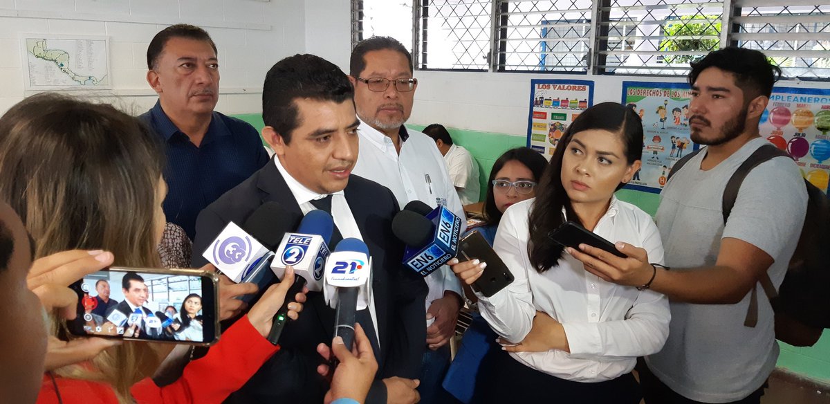 CastanedaMined's tweet photo. "Desde hoy queda sin efecto la suspensión de clases en la zona costera y esperamos que el lunes se reinicien con normalidad las clases, mientras tanto, los equipos del Mined  verificarán los daños por sismo o lluvias" https://t.co/HH1cXqIVuk