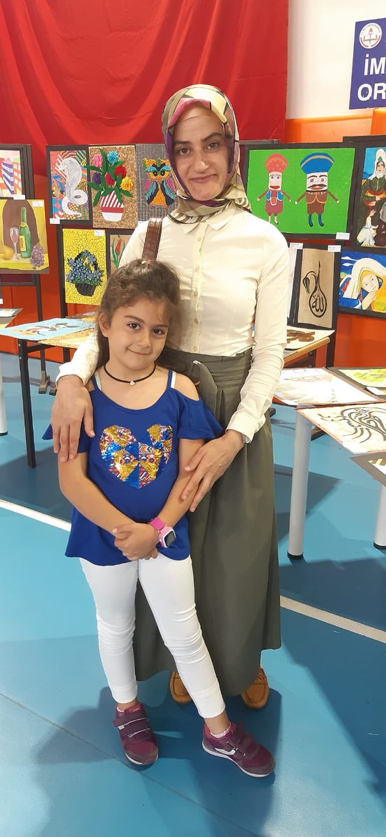Resim alanı öğrencilerimizin eserlerini sergiledik