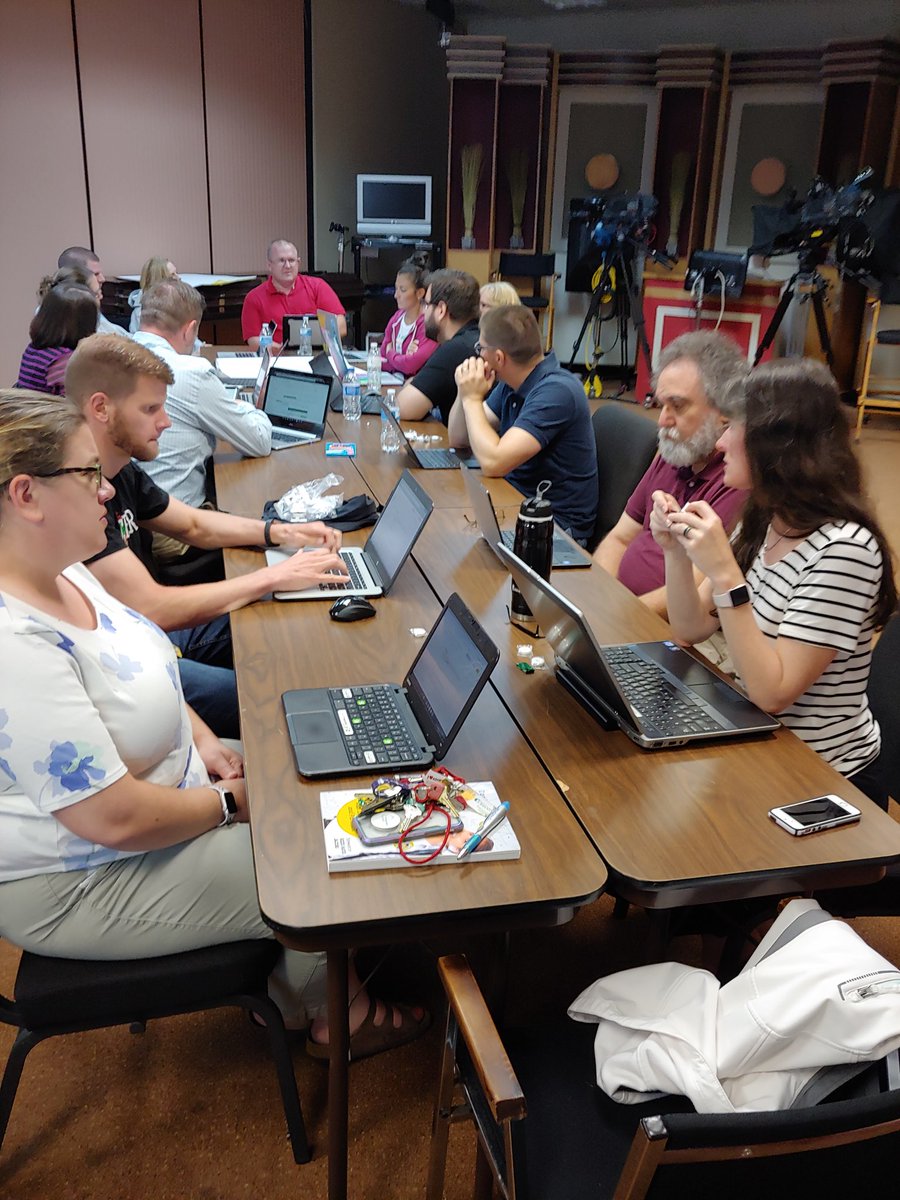 NETILO1's tweet photo. Final NETILO meeting of the school year. It's a full house! Such a wonderful groupbof tech leaders in NE Ohio!! #Reflection #GoalSetting #GamifiedPD #IceCreamSocial #NETILO https://t.co/nfyV8SgOMS